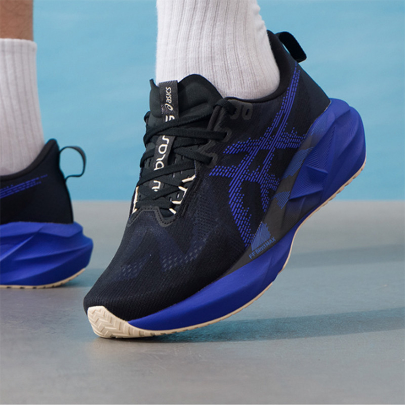 Asics NOVABLAST 5 Black Royal  - Running Gear Asics recension och pris