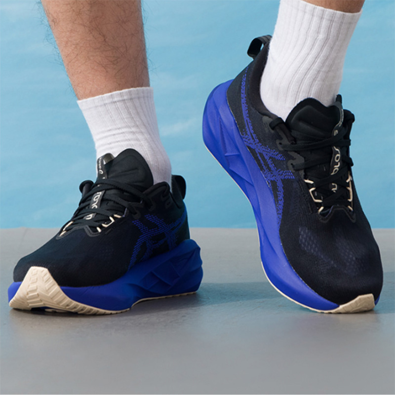 Asics NOVABLAST 5 Black Royal  - Running Gear Asics recension och pris
